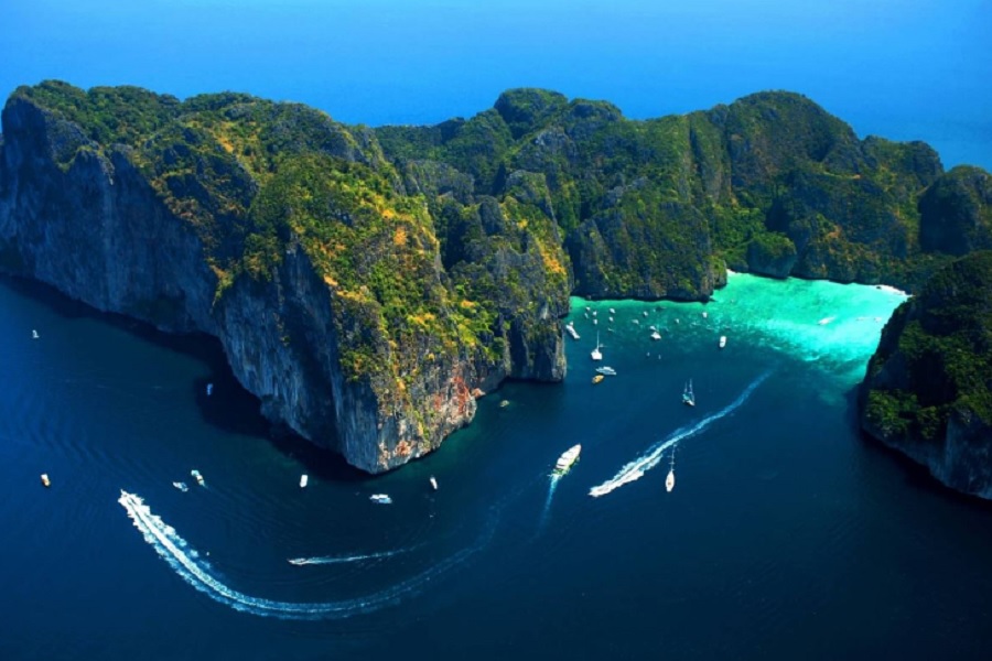 Phi Phi + Bamboo Islands Regular Tour by Speedboat