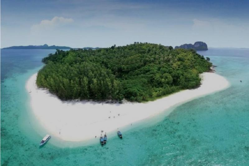 Phi Phi + Bamboo Islands Regular Tour by Speedboat