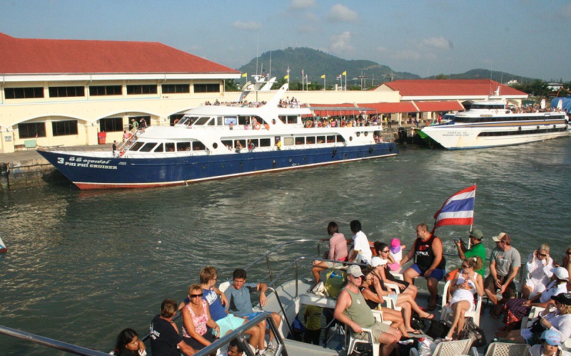 Round Trip Transfer Phuket - Phi Phi Island Tonsai or Lametong Pier (Standard Class)